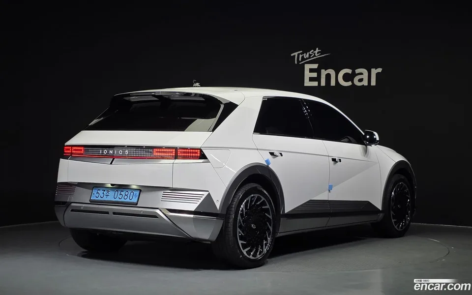 Hyundai Ioniq 5 2023 — миниатюра 2