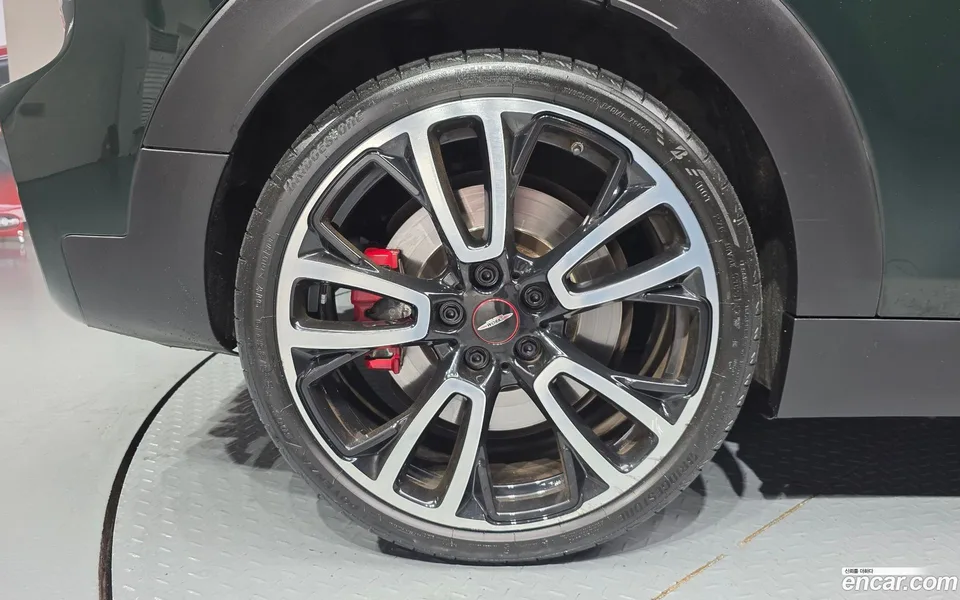 MINI Cooper S Clubman JCW 2023 — миниатюра 5