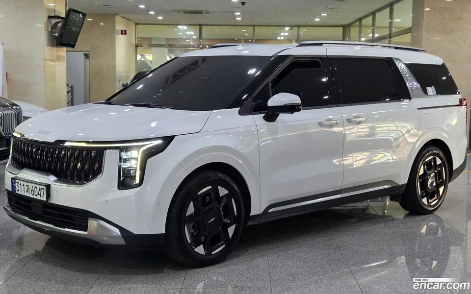 Kia Carnival 7 2025 — фото 1, купить с доставкой в Москву