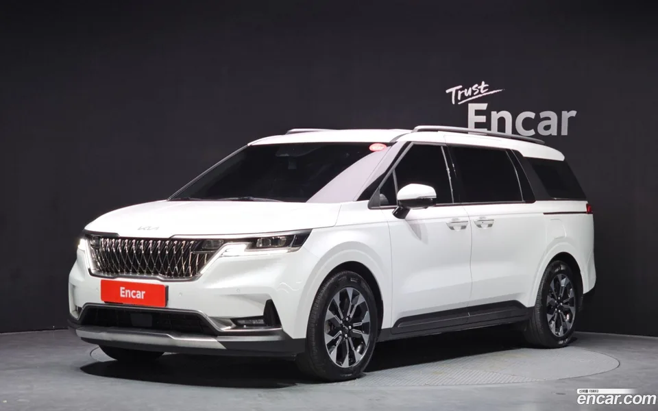 Kia Carnival 7 2023 — фото 1, купить с доставкой в Москву