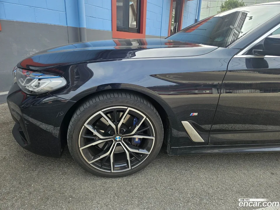 BMW 5 Series 530i xDrive M 2023 — миниатюра 3