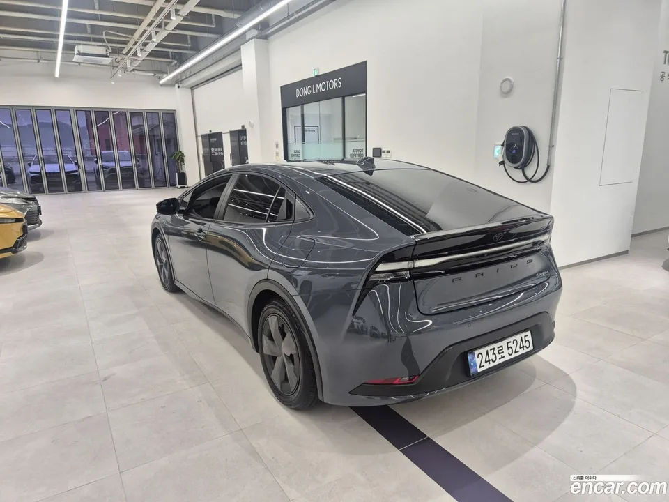 Toyota Prius 2.0 PHEV SE 2024 — миниатюра 2
