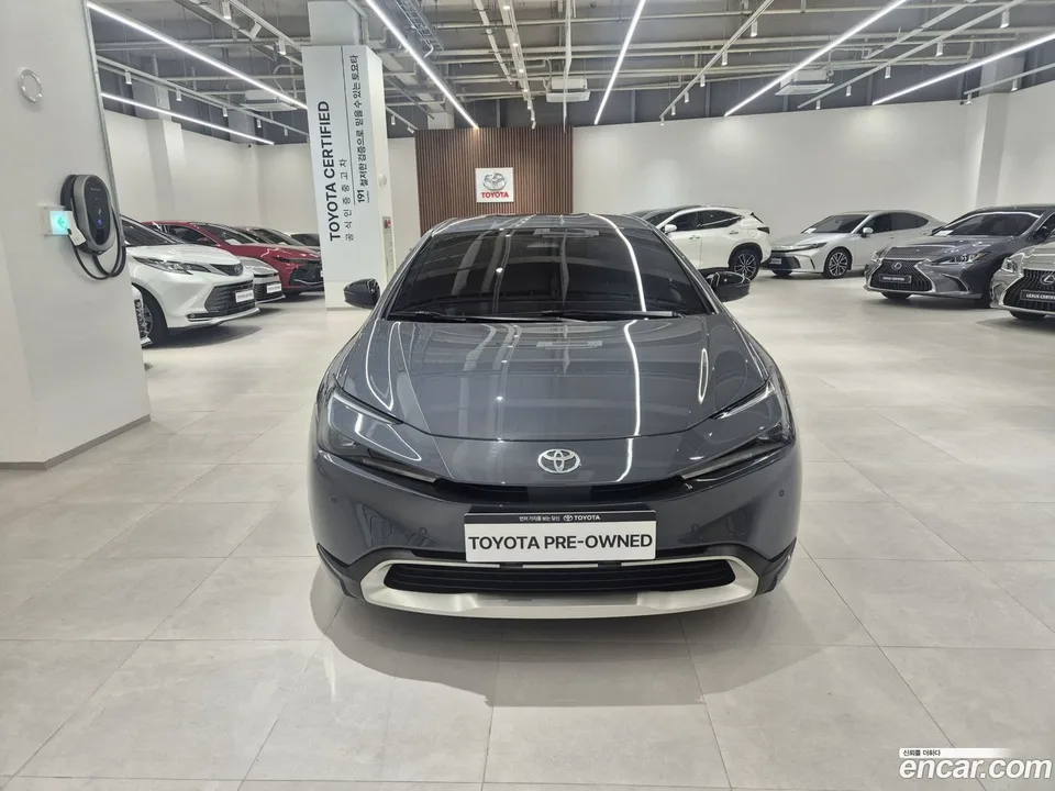Toyota Prius 2.0 PHEV SE 2024 — миниатюра 3