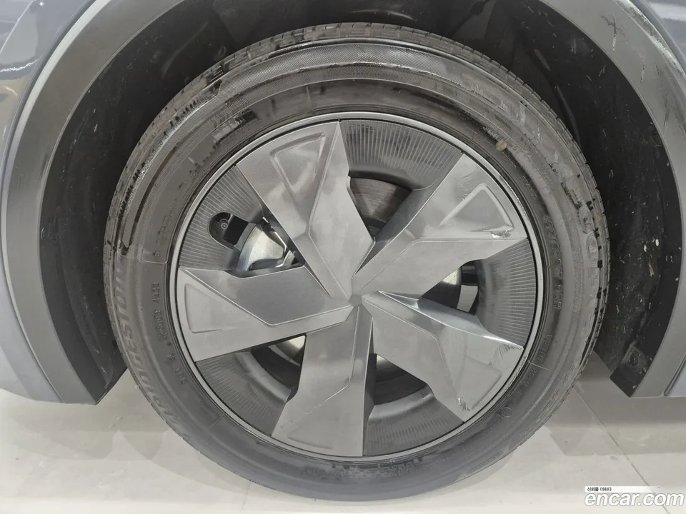 Toyota Prius 2.0 PHEV SE 2024 — миниатюра 5