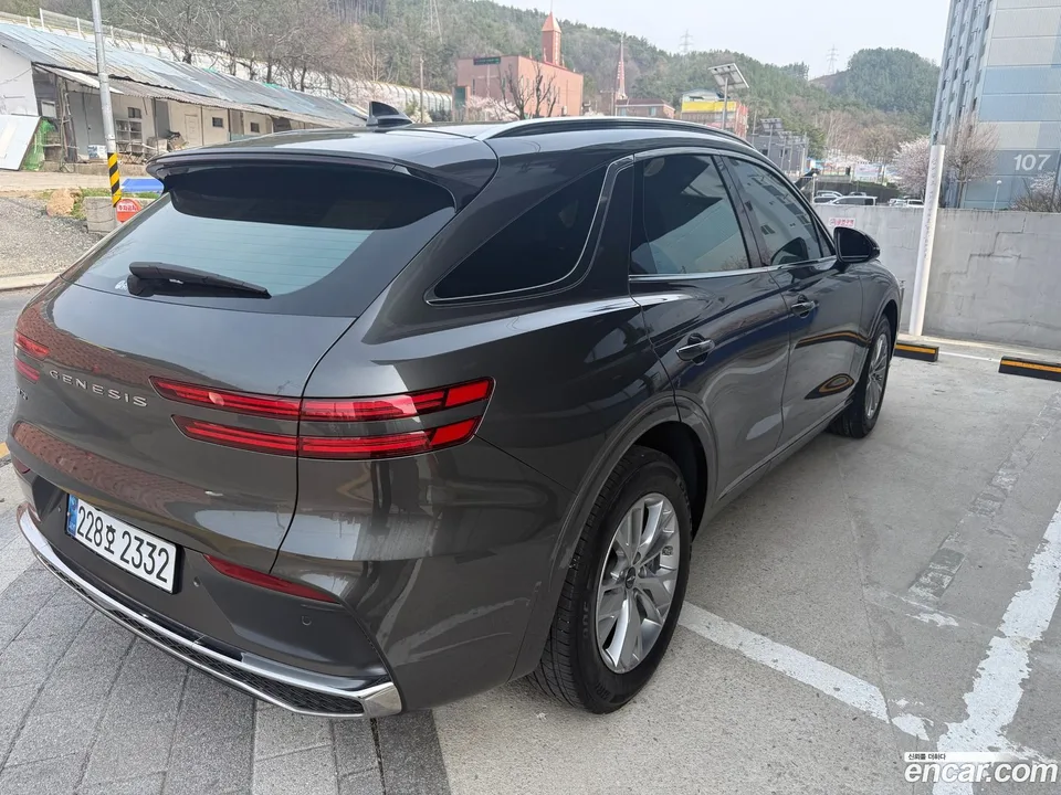 Genesis GV70 2.5T 2WD 2024 — миниатюра 2