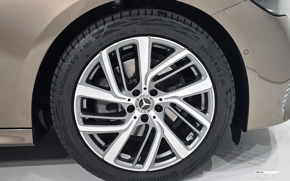 Mercedes-Benz E-Class E220d 4MATIC 2024 — миниатюра 5