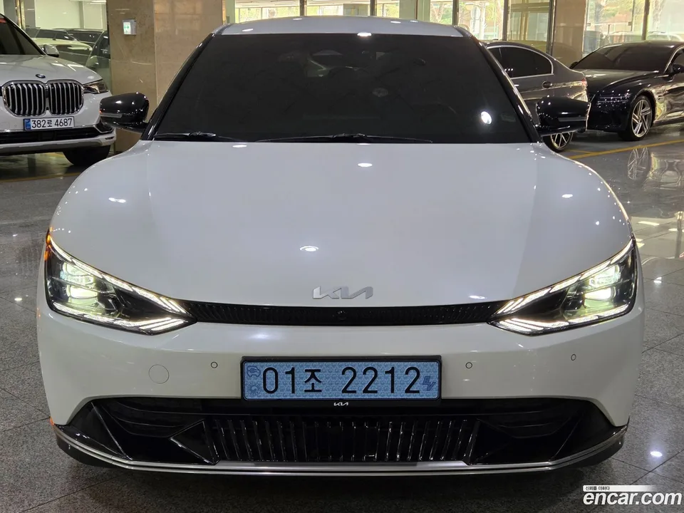 Kia EV6 4WD 2023 — миниатюра 2