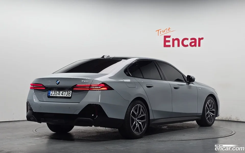 BMW 5 Series 520i M 2024 — миниатюра 2