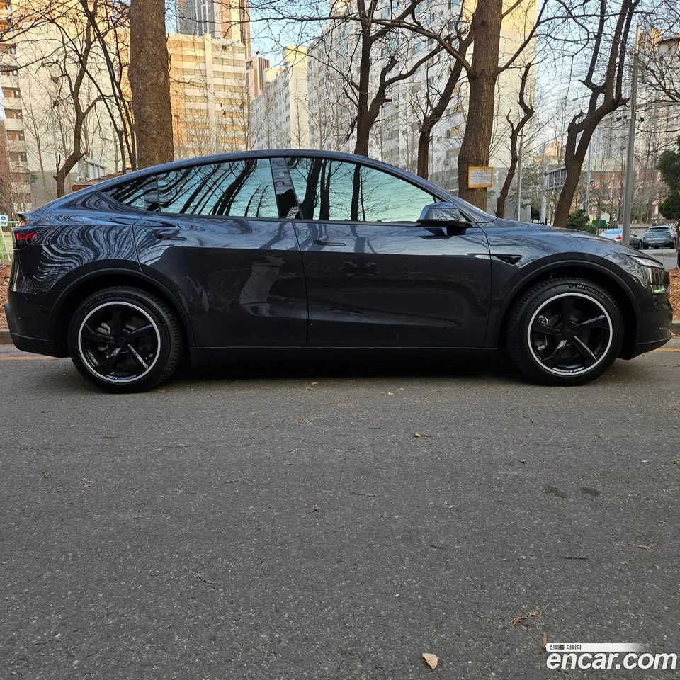 Tesla Model Y RWD 2026 — миниатюра 4