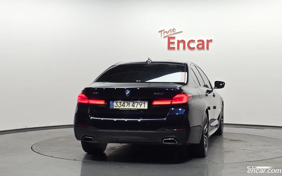 BMW 5 Series 520i M 2023 — миниатюра 4