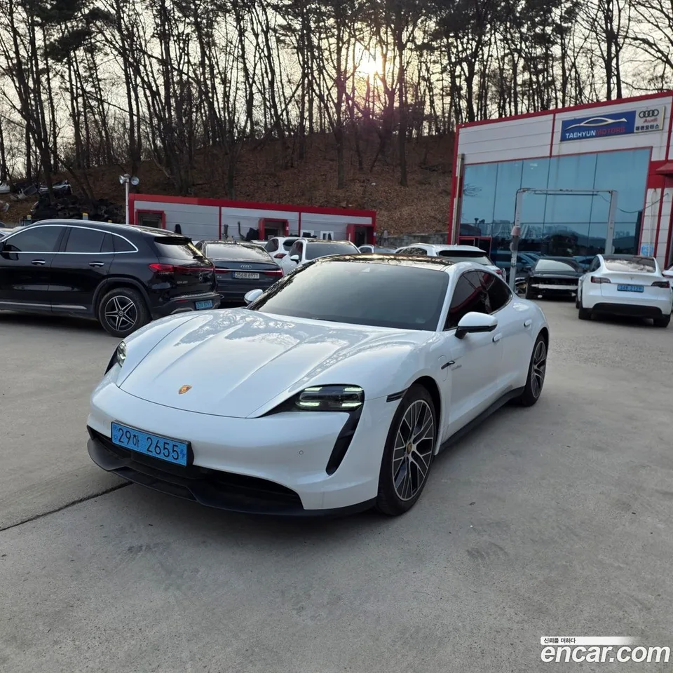 Porsche Taycan 2023 — миниатюра 2