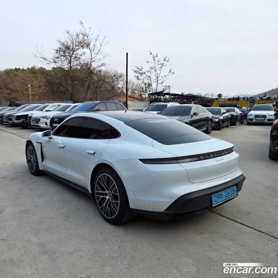 Porsche Taycan 2023 — миниатюра 4