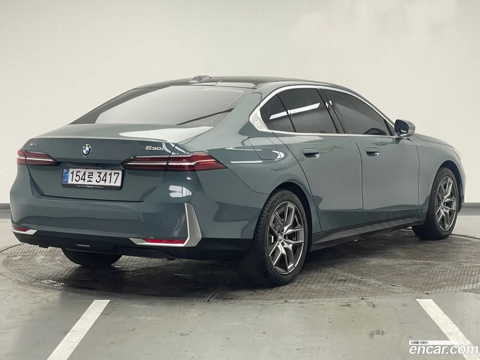 BMW 5 Series 530i xDrive 2025 — миниатюра 2