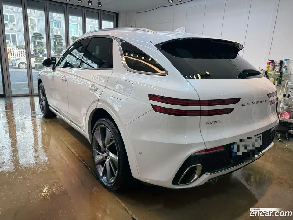 Genesis GV70 2.5T 2WD 2023 — миниатюра 2