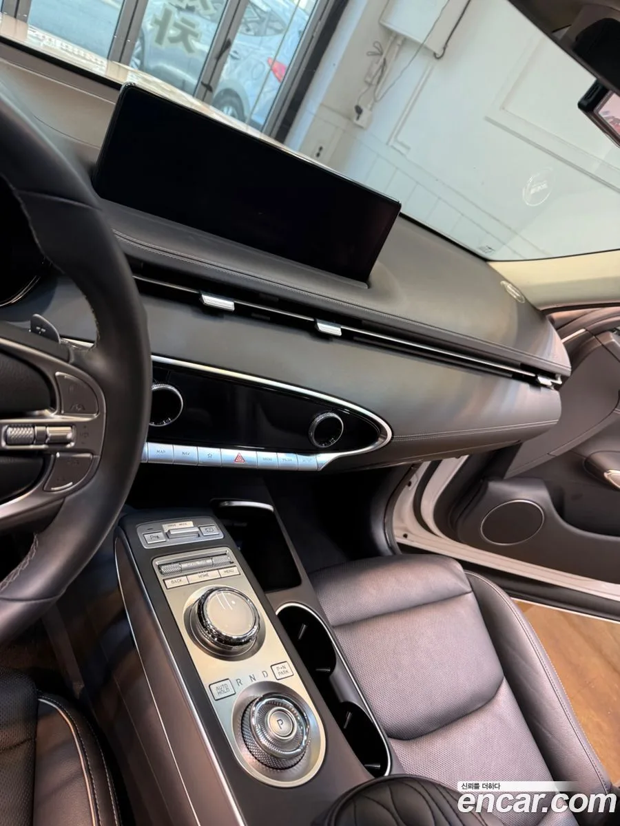 Genesis GV70 2.5T 2WD 2023 — миниатюра 4