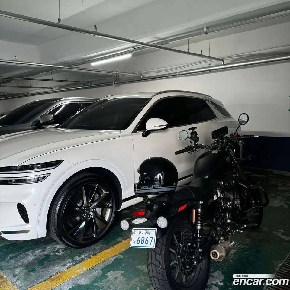 Genesis GV70 2.5T 2WD 2023 — фото 1, купить с доставкой в Москву