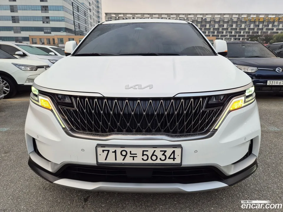 Kia Carnival 11 2023 — фото 1, купить с доставкой в Москву