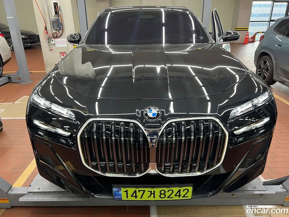BMW 7 Series 740d xDrive M 2025 — фото 1, купить с доставкой в Москву