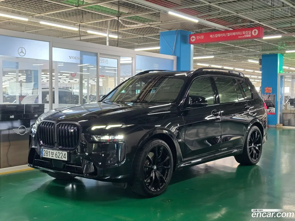 BMW X7 M60i xDrive M 6 2025 — фото 1, купить с доставкой в Москву