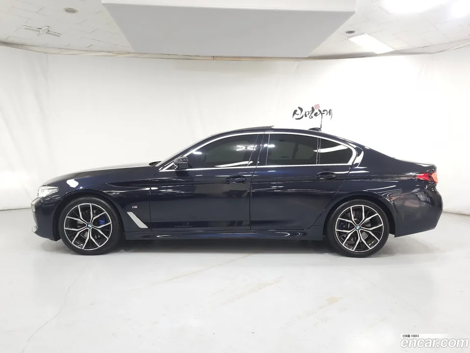 BMW 5 Series 530i xDrive M 2022 — миниатюра 3