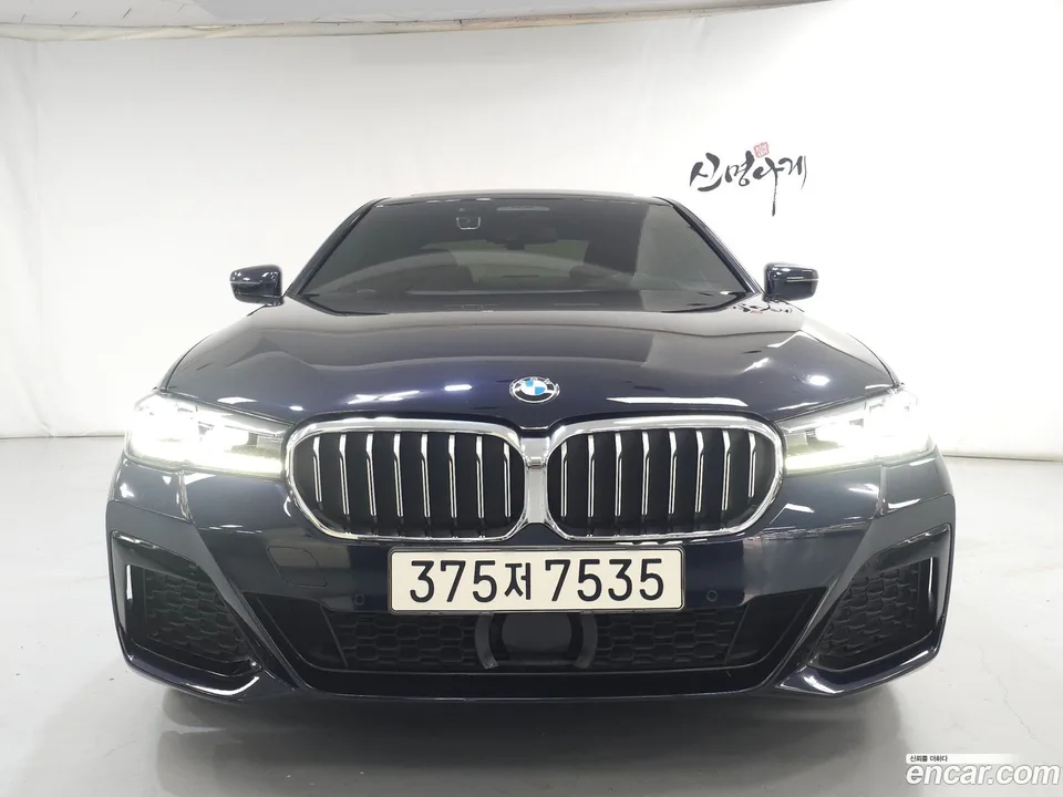 BMW 5 Series 530i xDrive M 2022 — фото 1, купить с доставкой в Москву