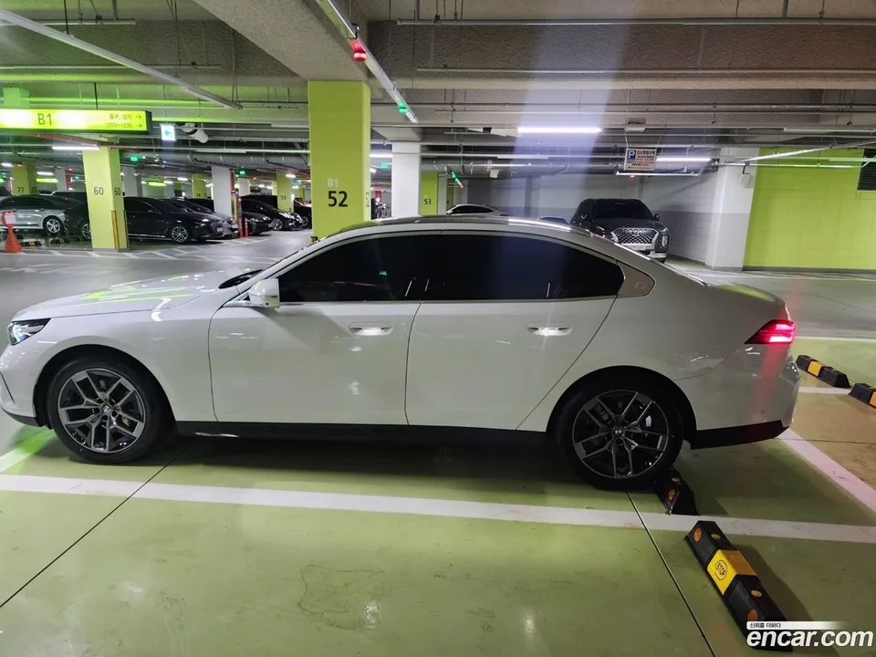 BMW 5 Series 520i 2025 — миниатюра 5
