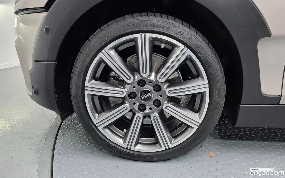 MINI Cooper S Clubman 2023 — миниатюра 5