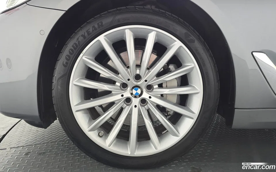 BMW 5 Series 530i 2023 — миниатюра 5