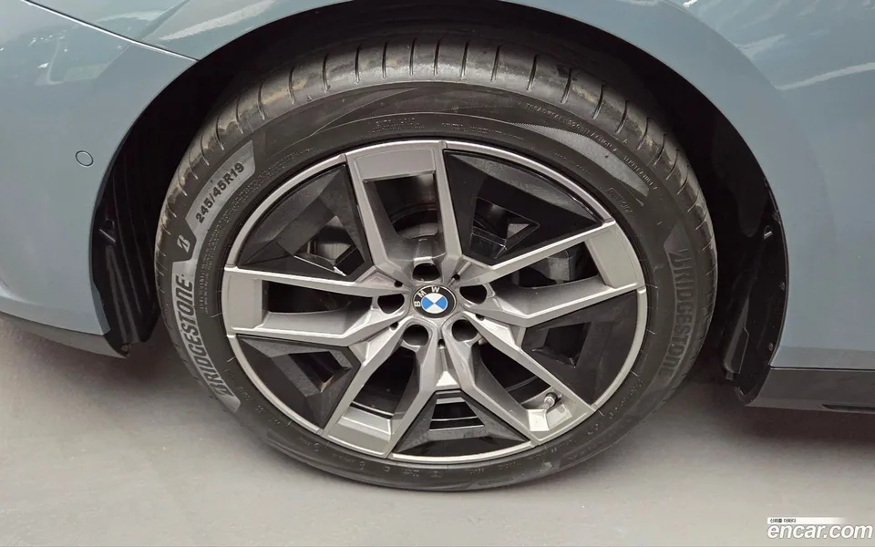 BMW 5 Series 520i 2025 — миниатюра 5