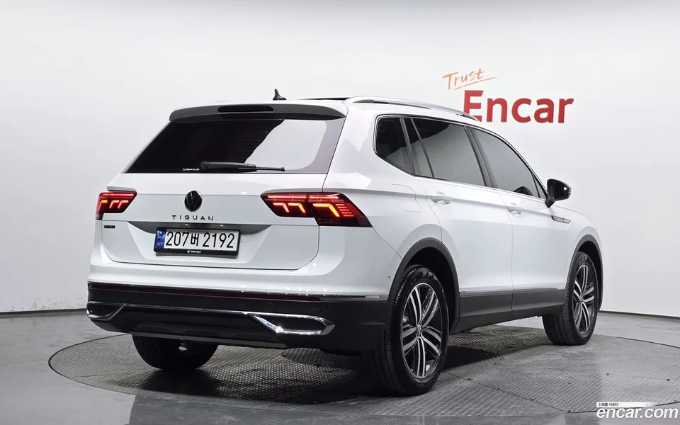 Volkswagen Tiguan Allspace 2.0 TSI 2023 — миниатюра 2