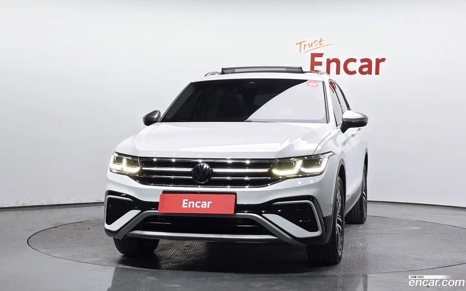 Volkswagen Tiguan Allspace 2.0 TSI 2023 — миниатюра 3