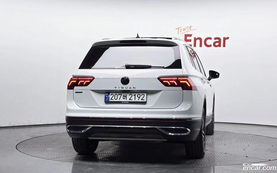 Volkswagen Tiguan Allspace 2.0 TSI 2023 — миниатюра 4