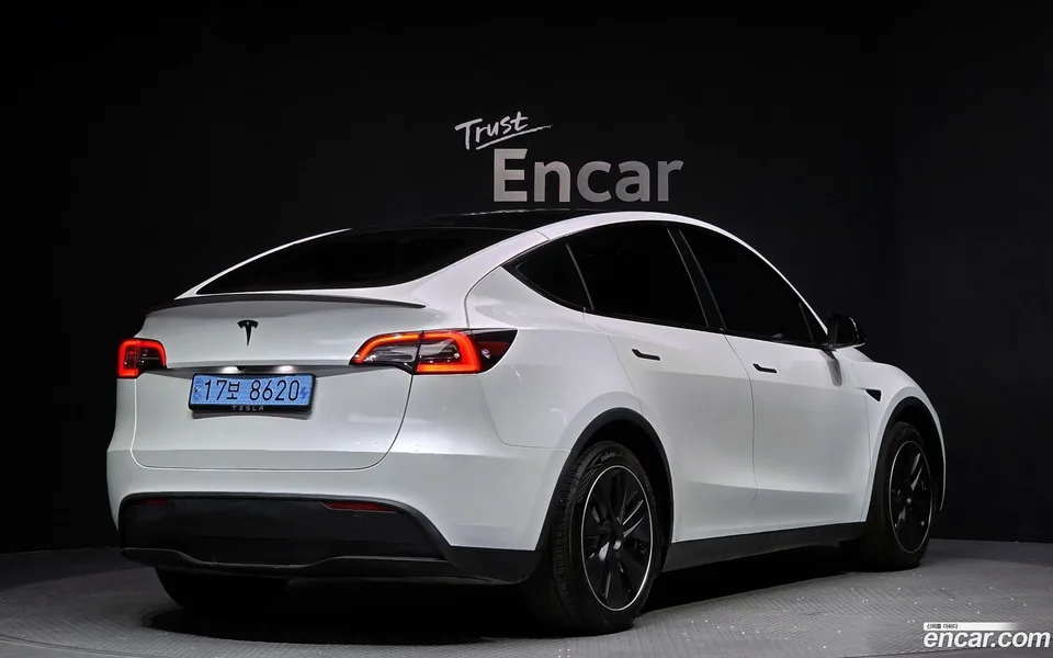 Tesla Model Y RWD 2024 — миниатюра 2