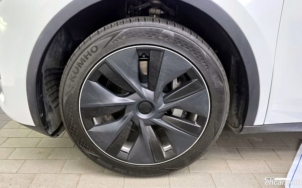 Tesla Model Y RWD 2024 — миниатюра 5