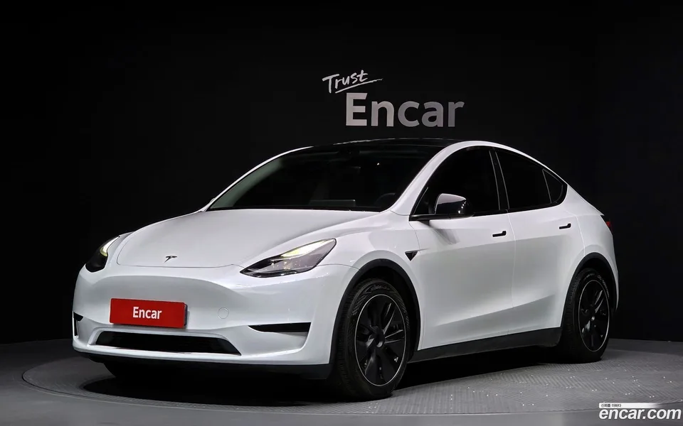 Tesla Model Y RWD 2024 — фото 1, купить с доставкой в Москву