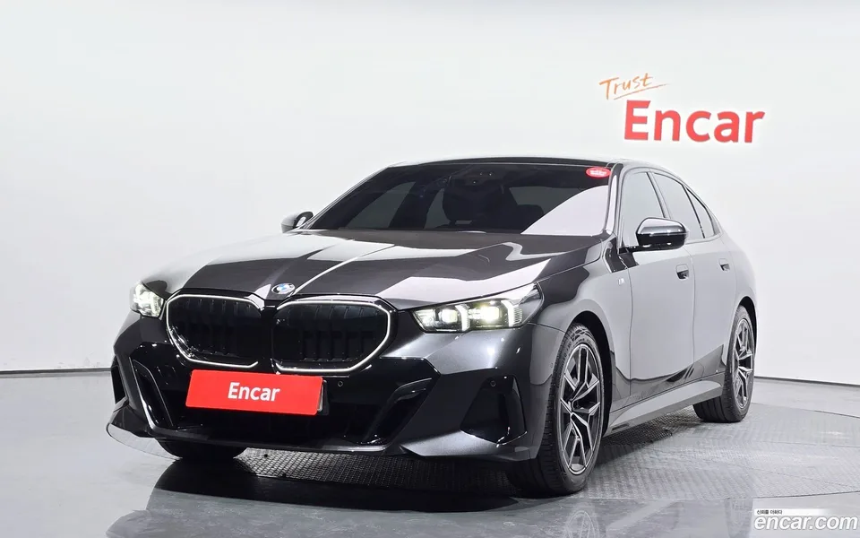 BMW 5 Series 520i 2024 — фото 1, купить с доставкой в Москву