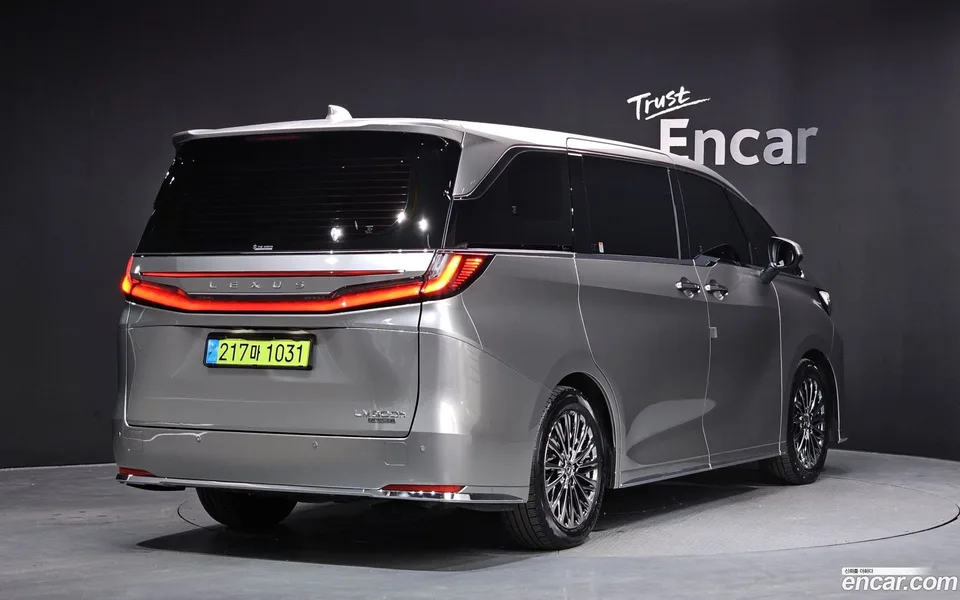 Lexus LM 500h 2025 — миниатюра 2