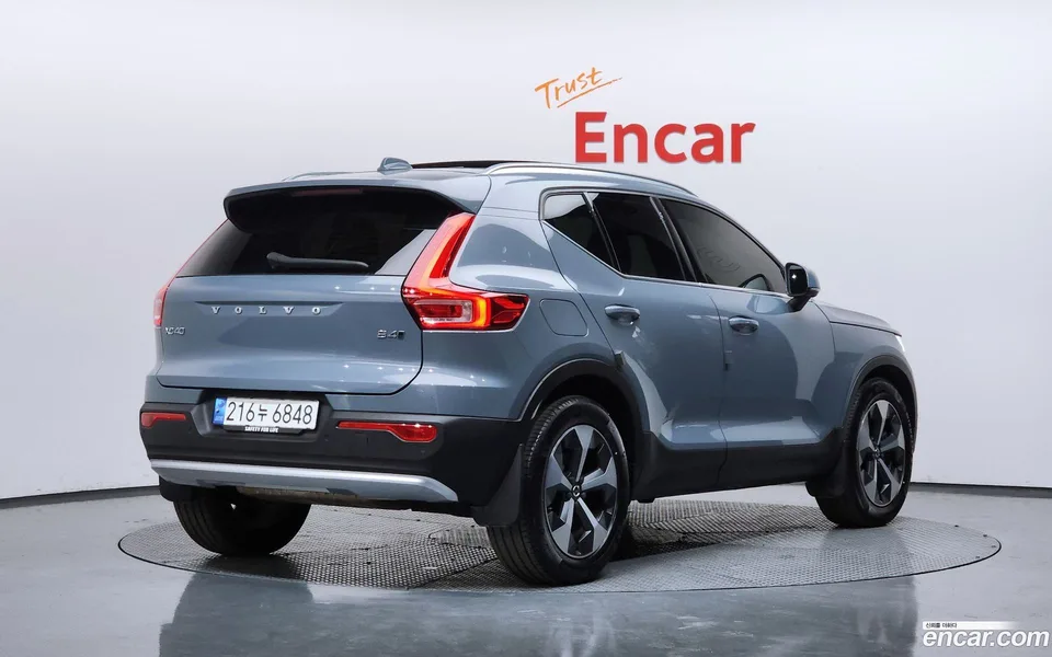 Volvo XC40 B4 2023 — миниатюра 2