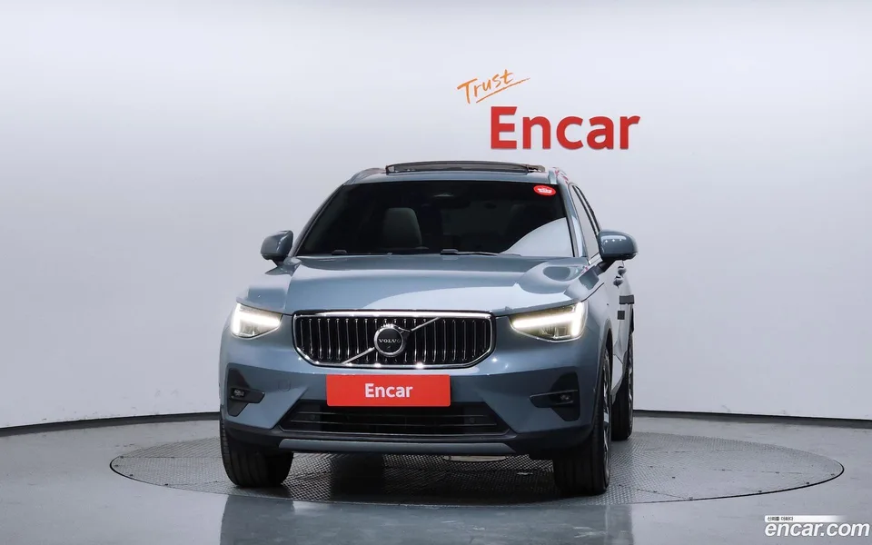 Volvo XC40 B4 2023 — миниатюра 3