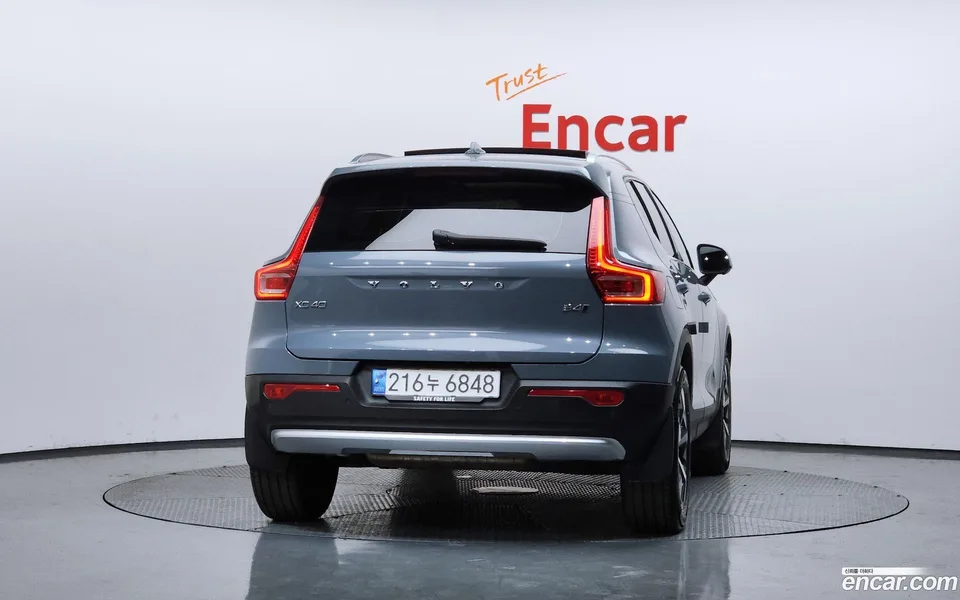 Volvo XC40 B4 2023 — миниатюра 4
