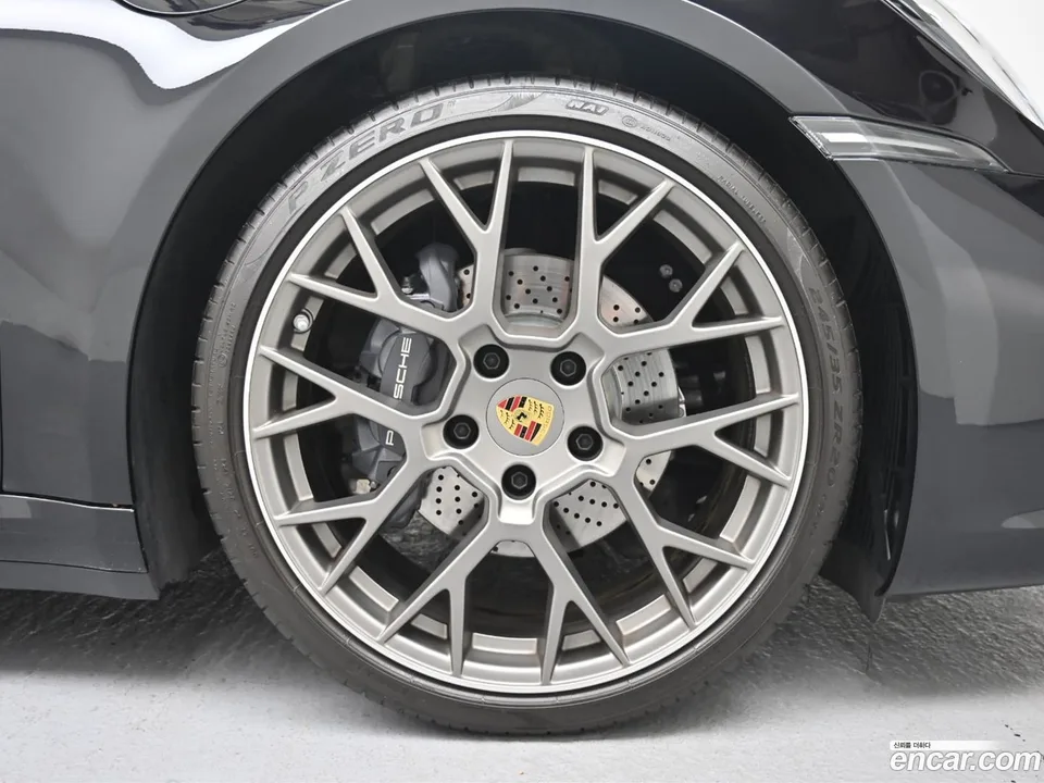 Porsche 911 (992) 2024 — миниатюра 5