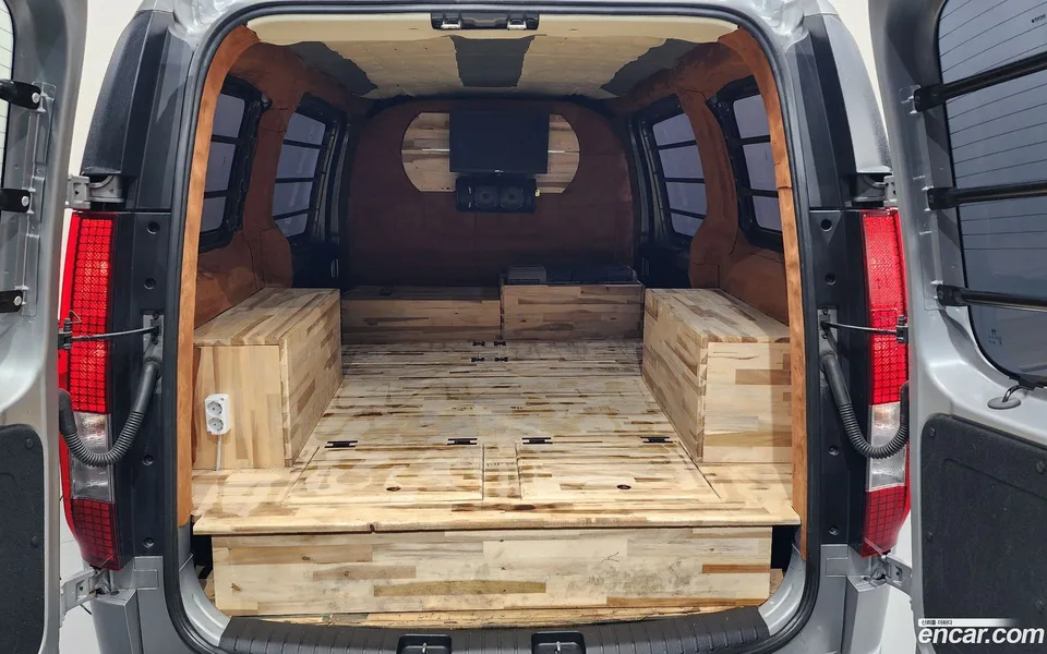 Hyundai Staria 3 2022 — фото 1, купить с доставкой в Москву