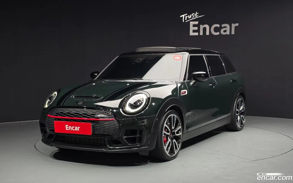 MINI Cooper S Clubman JCW 2023 — фото 1, купить с доставкой в Москву