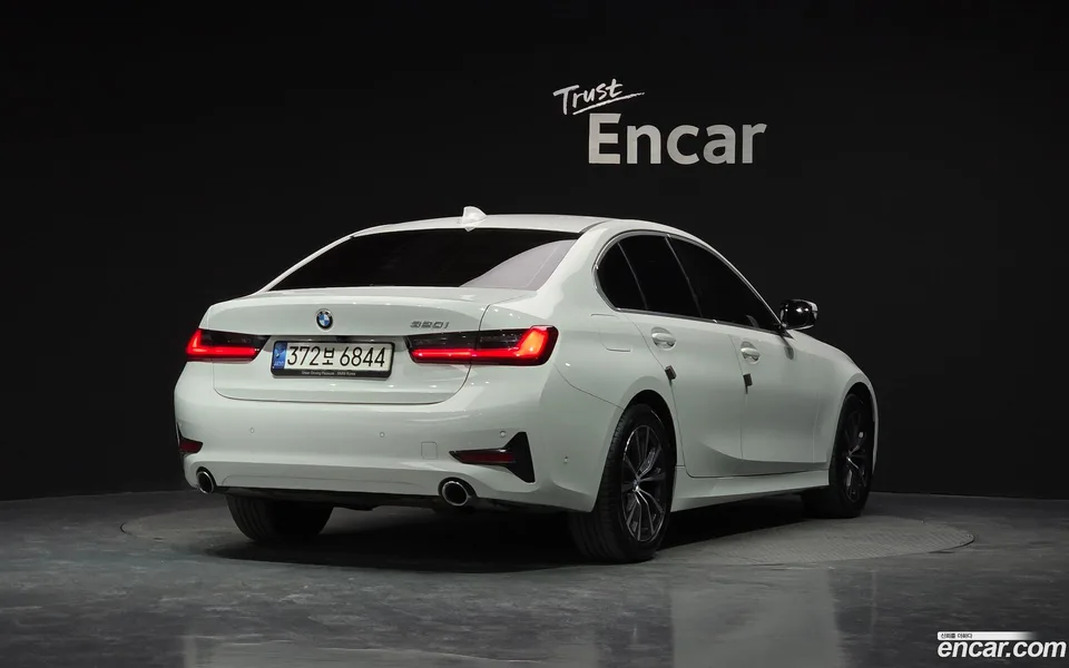 BMW 3 Series 320i 2022 — миниатюра 2