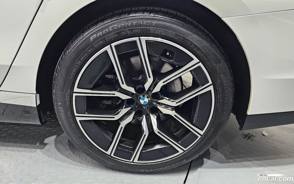 BMW 7 Series 740d xDrive M 2024 — миниатюра 5