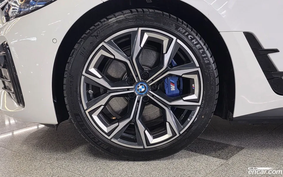 BMW i4 eDrive40 M 2024 — миниатюра 5