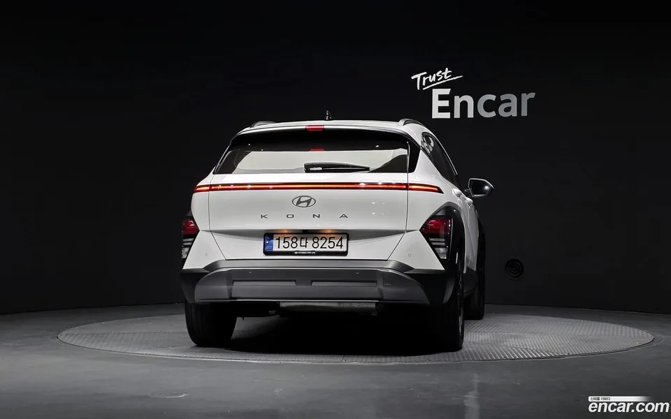Hyundai Kona Hybrid 2023 — миниатюра 3