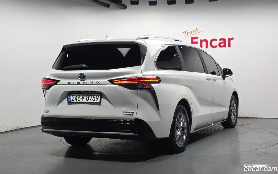 Toyota Sienna 2.5 AWD 2024 — миниатюра 2