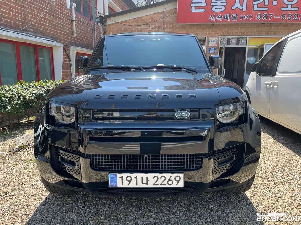 Land Rover Defender 110 P300 X- SE 2025 — миниатюра 3