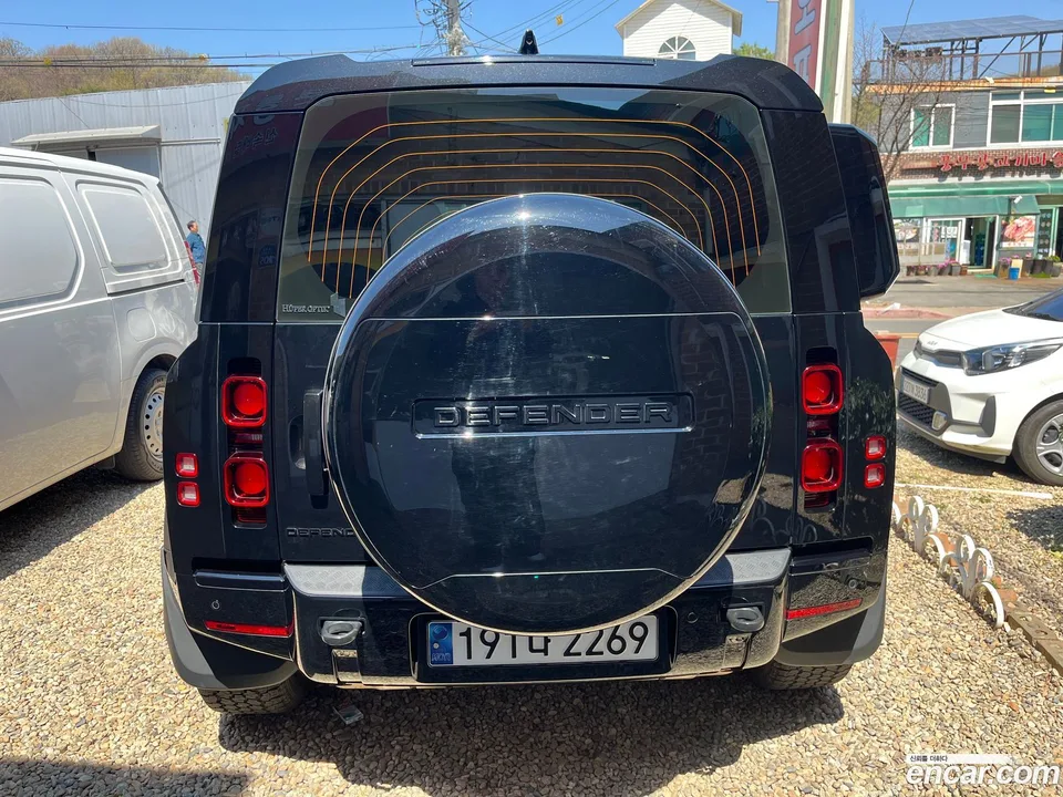 Land Rover Defender 110 P300 X- SE 2025 — миниатюра 4